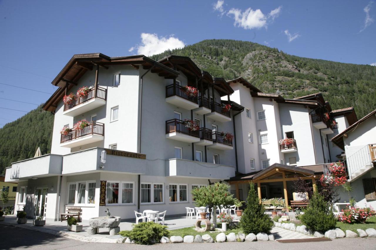 Hotel Santoni Ossana Exteriör bild